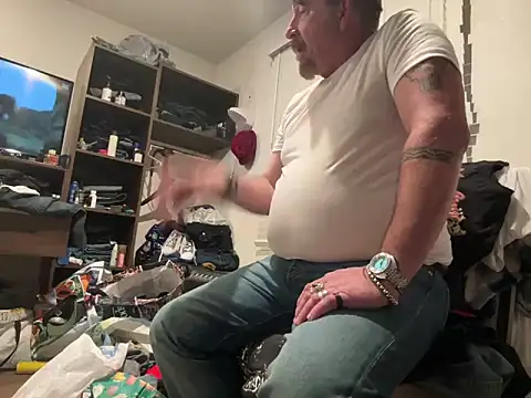 Snapshot of JakTRipr chatting on February 18, 9:43 am JakTRipr online show from February 18, 9:43 am