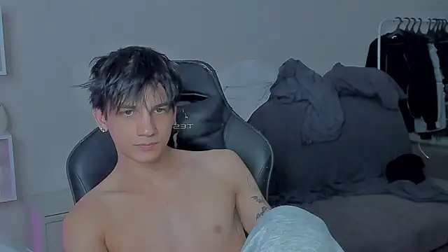 Snapshot of MarkBrowniii chatting on December 9, 11:56 pm MarkBrowniii online show from December 9, 11:56 pm