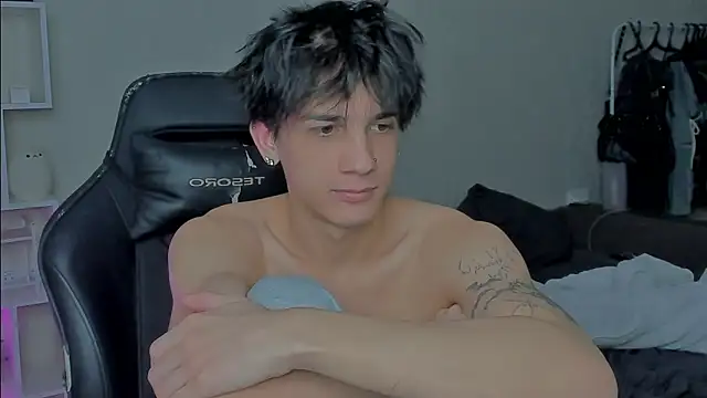 Snapshot of MarkBrowniii chatting on December 17, 3:39 am MarkBrowniii online show from December 17, 3:39 am