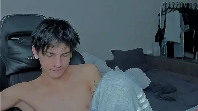 Snapshot of MarkBrowniii chatting on December 20, 8:12 pm MarkBrowniii online show from December 20, 8:12 pm