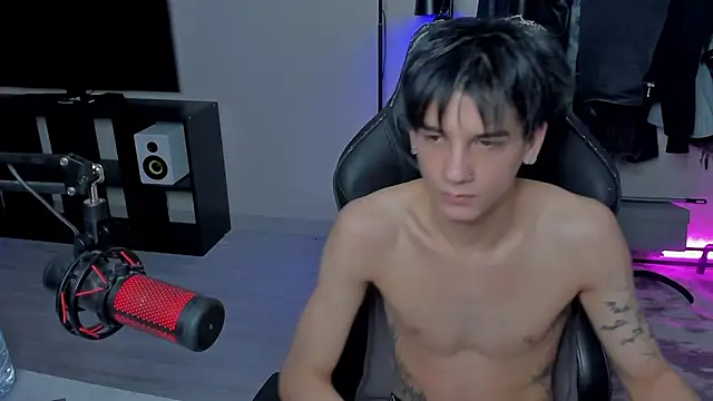 Snapshot of MarkBrowniii chatting on March 22, 8:51 am MarkBrowniii online show from March 22, 8:51 am