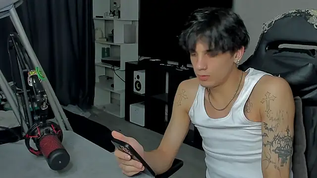 Snapshot of MarkBrowniii chatting on September 14, 2:54 am MarkBrowniii online show from September 14, 2:54 am