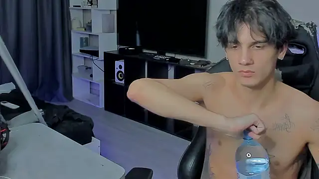 Snapshot of MarkBrowniii chatting on September 28, 10:53 am MarkBrowniii online show from September 28, 10:53 am