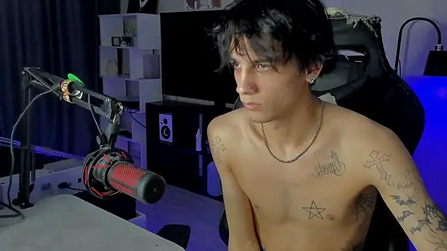 Snapshot of MarkBrowniii chatting on December 3, 12:47 pm MarkBrowniii online show from December 3, 12:47 pm