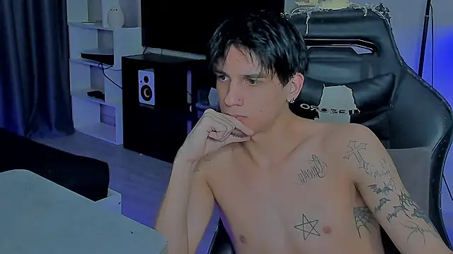 Snapshot of MarkBrowniii chatting on December 20, 9:11 pm MarkBrowniii online show from December 20, 9:11 pm