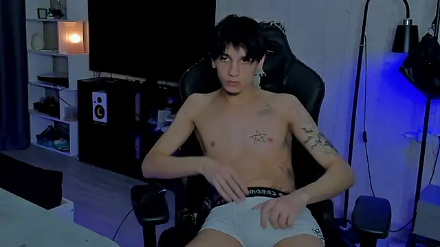 Snapshot of MarkBrowniii chatting on January 7, 9:17 pm MarkBrowniii online show from January 7, 9:17 pm