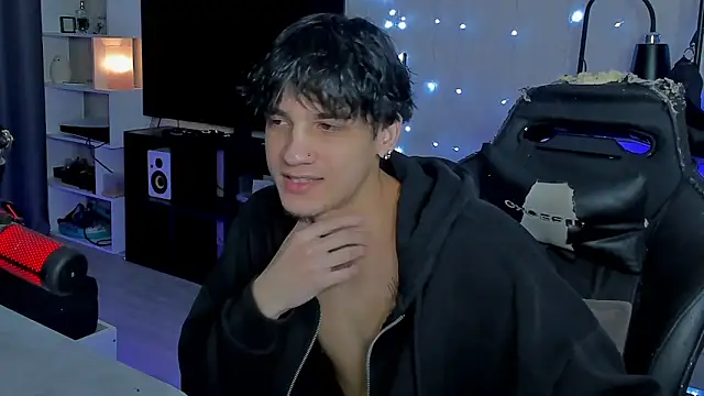 Snapshot of MarkBrowniii chatting on January 9, 10:18 am MarkBrowniii online show from January 9, 10:18 am