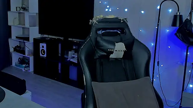 Snapshot of MarkBrowniii chatting on January 17, 9:03 am MarkBrowniii online show from January 17, 9:03 am