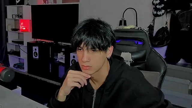 Snapshot of MarkBrowniii chatting on February 2, 6:34 am MarkBrowniii online show from February 2, 6:34 am