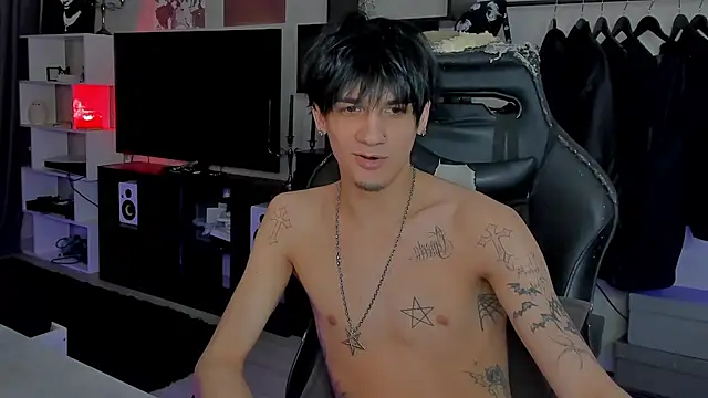 Snapshot of MarkBrowniii chatting on February 8, 1:25 pm MarkBrowniii online show from February 8, 1:25 pm