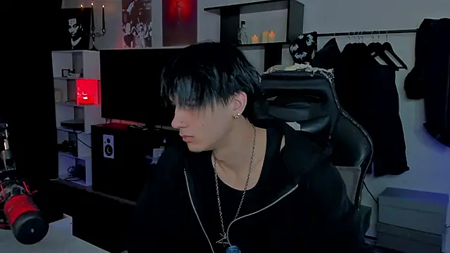 Snapshot of MarkBrowniii chatting on February 12, 1:28 pm MarkBrowniii online show from February 12, 1:28 pm