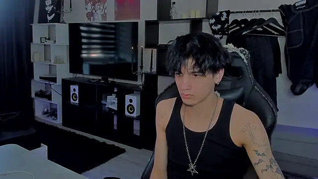 Snapshot of MarkBrowniii chatting on February 18, 12:01 pm MarkBrowniii online show from February 18, 12:01 pm