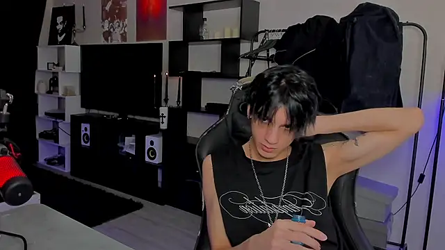 Snapshot of MarkBrowniii chatting on February 23, 1:19 pm MarkBrowniii online show from February 23, 1:19 pm