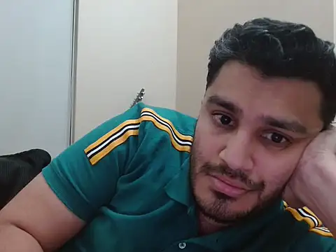 Snapshot of robintoit chatting on February 5, 4:33 pm robintoit online show from February 5, 4:33 pm