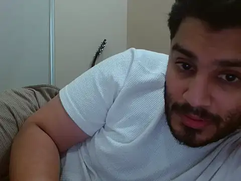 Snapshot of robintoit chatting on February 23, 6:44 am robintoit online show from February 23, 6:44 am