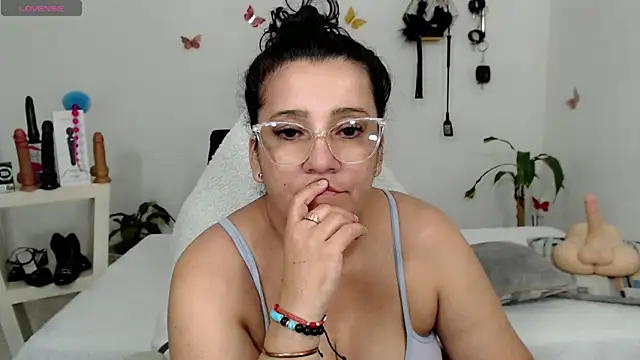 mom hot   online show from October 21, 10:54 pm