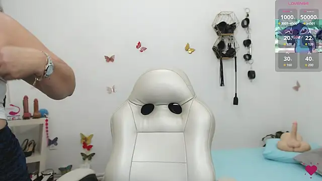 mom hot   online show from February 26, 8:30 pm