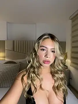  laura 02 online show from May 12, 7:11 pm