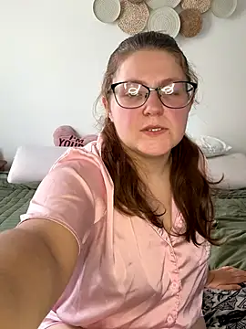 Snapshot of sexybee124 chatting on October 15, 3:12 pm sexybee124 online show from October 15, 3:12 pm