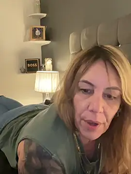 Snapshot of blondebitch2 chatting on January 21, 7:17 pm blondebitch2 online show from January 21, 7:17 pm