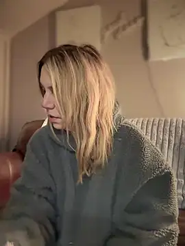 Snapshot of blondebitch2 chatting on February 2, 11:53 pm blondebitch2 online show from February 2, 11:53 pm