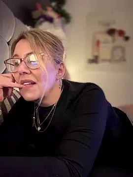 blondebitch2 online show from January 6, 6:00 pm