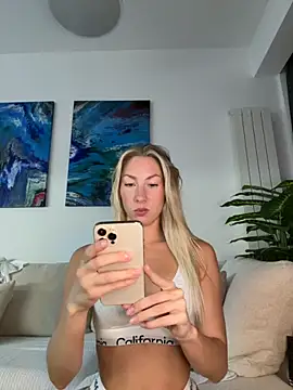 LuisaBecker online show from October 26, 3:18 pm