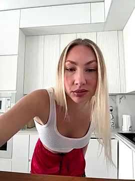 LuisaBecker online show from December 20, 11:17 am