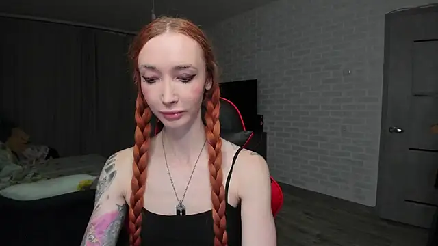 Snapshot of Roxy_Silver chatting on October 27, 7:07 pm Roxy Silver online show from October 27, 7:07 pm