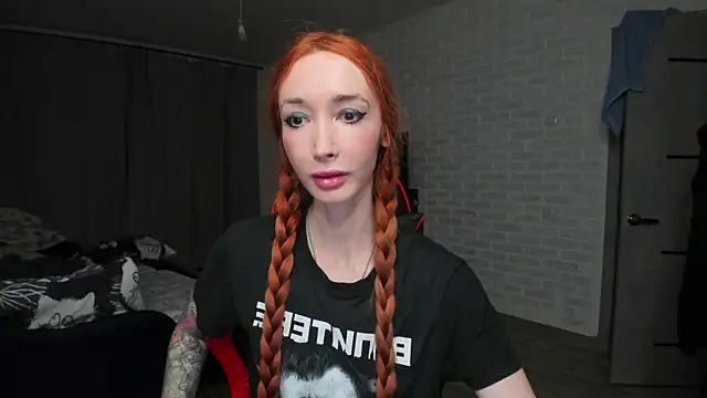 Snapshot of Roxy_Silver chatting on November 18, 8:02 pm Roxy Silver online show from November 18, 8:02 pm