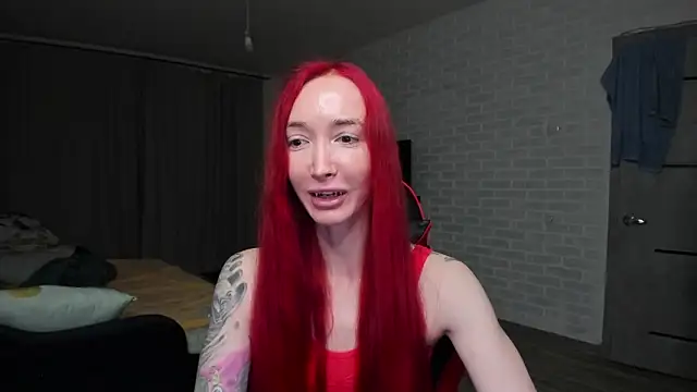 Snapshot of Roxy_Silver chatting on February 9, 1:42 am Roxy Silver online show from February 9, 1:42 am