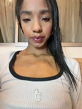 Snapshot of xenia_golden chatting on April 15, 10:33 am xenia golden online show from April 15, 10:33 am