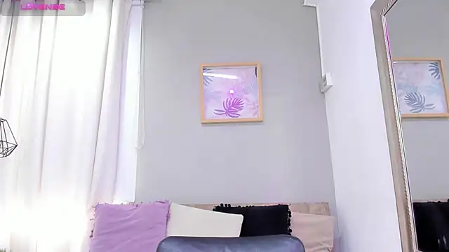  AlejaCruz  online show from April 14, 7:09 pm