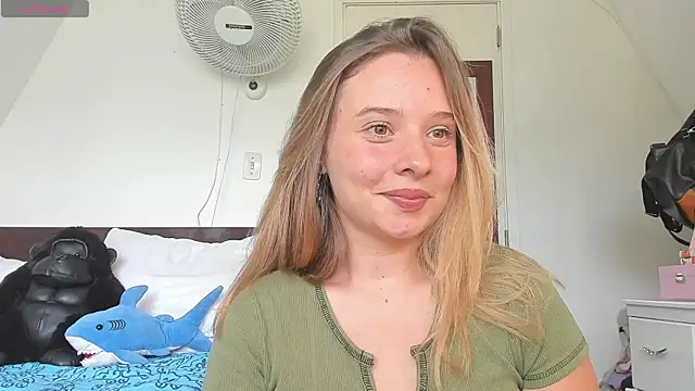Snapshot of Sophy_Bunny chatting on May 6, 4:12 pm Sophy Bunny online show from May 6, 4:12 pm