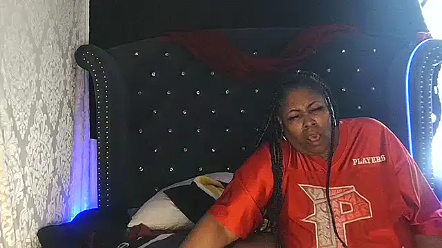 Snapshot of msyvette1970@xh chatting on December 10, 3:55 pm msyvette1970xh online show from December 10, 3:55 pm