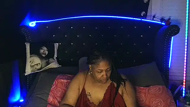 Snapshot of msyvette1970@xh chatting on January 17, 1:03 pm msyvette1970xh online show from January 17, 1:03 pm