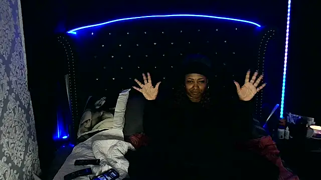 Snapshot of msyvette1970@xh chatting on February 2, 3:07 pm msyvette1970xh online show from February 2, 3:07 pm