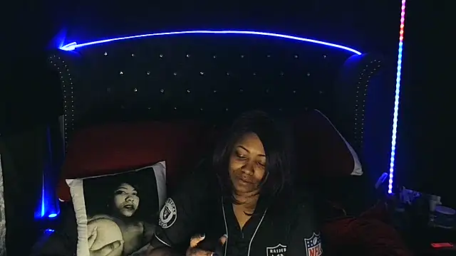 Snapshot of msyvette1970@xh chatting on February 14, 6:02 am msyvette1970xh online show from February 14, 6:02 am