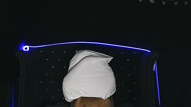 Snapshot of msyvette1970@xh chatting on March 13, 5:00 am msyvette1970xh online show from March 13, 5:00 am