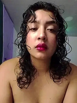 Snapshot of ema_saenz chatting on April 1, 12:33 am ema saenz online show from April 1, 12:33 am