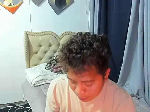 Snapshot of asian_sweetboy chatting on November 24, 5:18 am asian sweetboy online show from November 24, 5:18 am