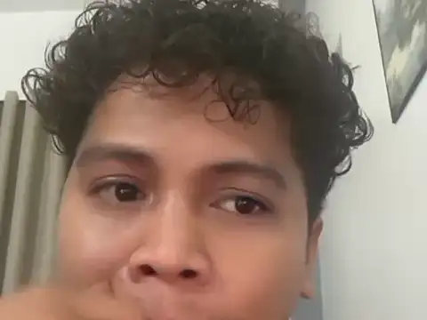 Snapshot of asian_sweetboy chatting on February 23, 1:08 pm asian sweetboy online show from February 23, 1:08 pm