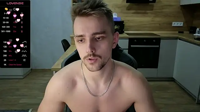 Snapshot of Larstar01 chatting on January 13, 2:11 pm Larstar01 online show from January 13, 2:11 pm