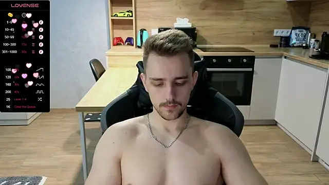 Snapshot of Larstar01 chatting on January 21, 9:35 am Larstar01 online show from January 21, 9:35 am