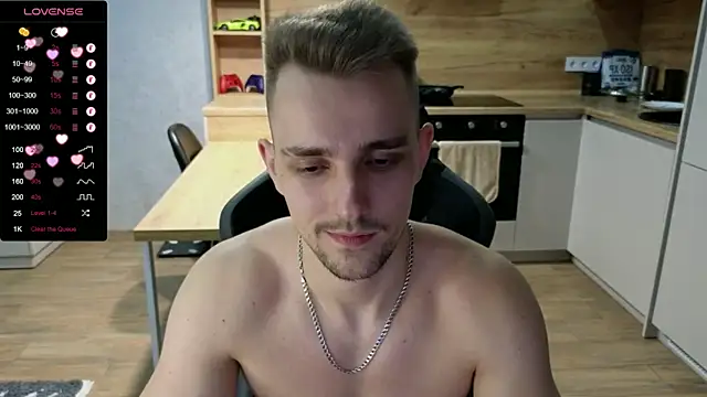 Snapshot of Larstar01 chatting on February 9, 10:32 pm Larstar01 online show from February 9, 10:32 pm