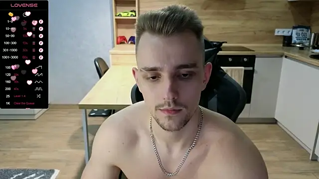 Snapshot of Larstar01 chatting on February 10, 1:35 am Larstar01 online show from February 10, 1:35 am