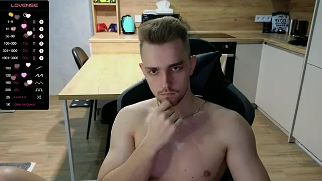 Snapshot of Larstar01 chatting on February 11, 10:28 pm Larstar01 online show from February 11, 10:28 pm