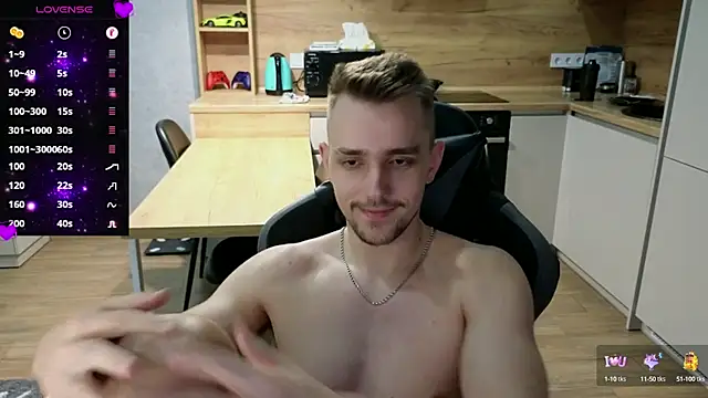 Snapshot of Larstar01 chatting on February 14, 1:02 am Larstar01 online show from February 14, 1:02 am