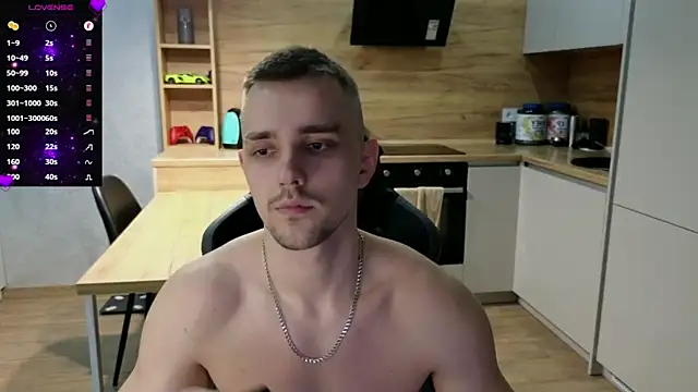 Snapshot of Larstar01 chatting on February 19, 11:14 pm Larstar01 online show from February 19, 11:14 pm