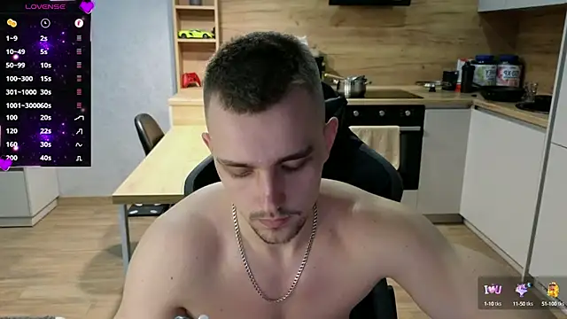 Snapshot of Larstar01 chatting on February 20, 8:36 pm Larstar01 online show from February 20, 8:36 pm